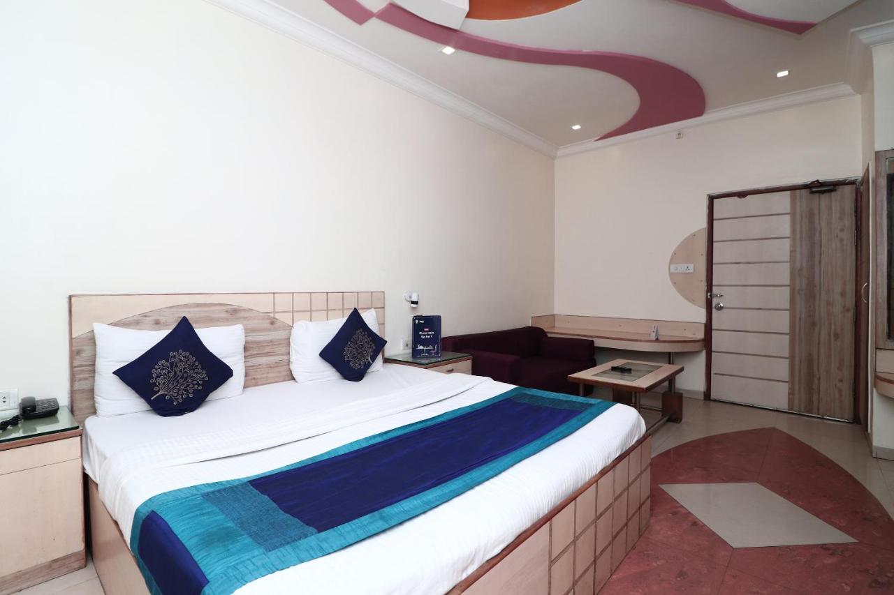 Hotel Deep Κανπούρ Εξωτερικό φωτογραφία