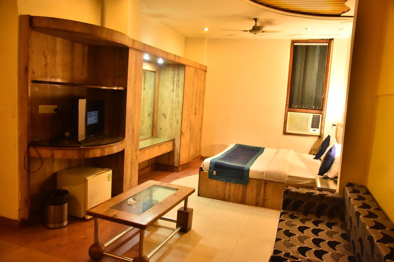 Hotel Deep Κανπούρ Εξωτερικό φωτογραφία