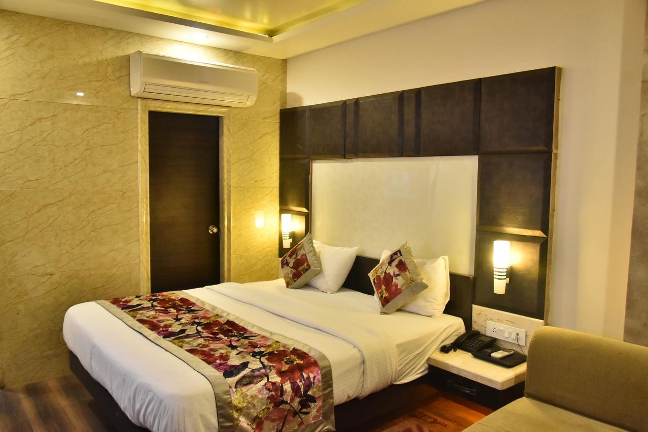 Hotel Deep Κανπούρ Εξωτερικό φωτογραφία